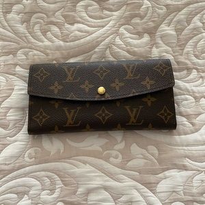 Louis Vuitton brown leather wallet. Brand new. Comfortable interior